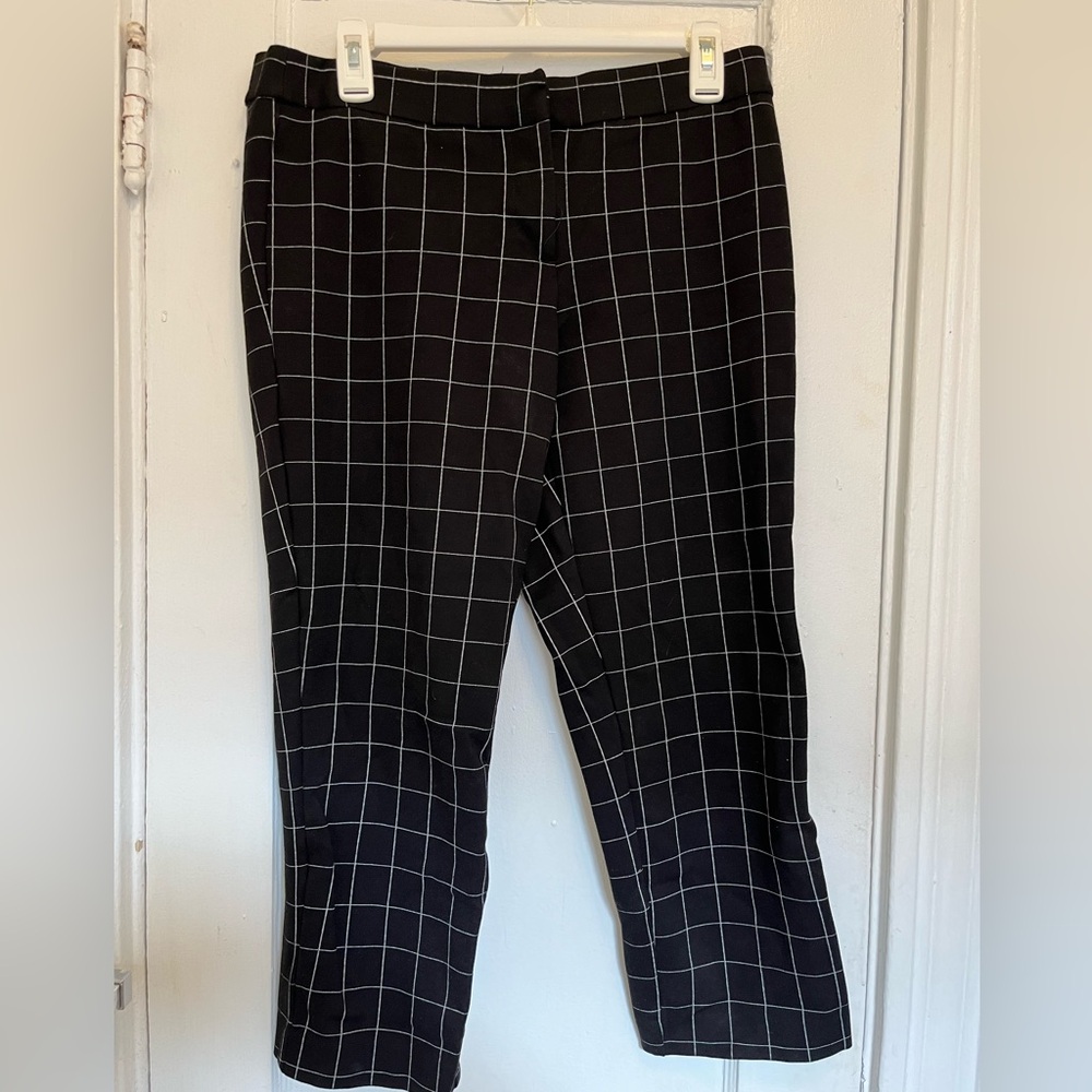 Striped capri pants with elastic waistband and zipper